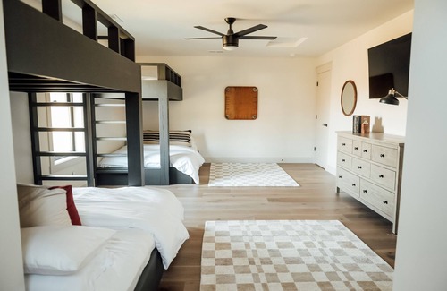 The Galena Territory House | Chic & Modern Home with Private Hot Tub, Bunk House - Minutes to Owner's Club