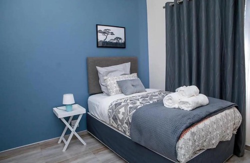 Bulawayo Apartment | Chic Modern House on Neasden - 2085