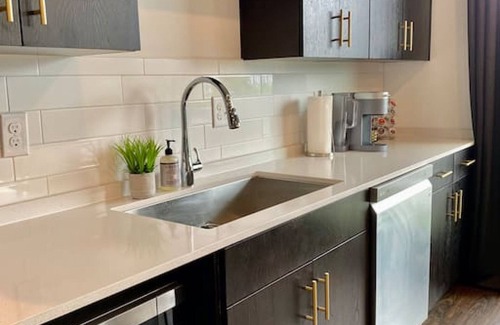 Edgehill Condo | CHIC Modern Nashville Condo ★ POOL, PATIO, PARKING