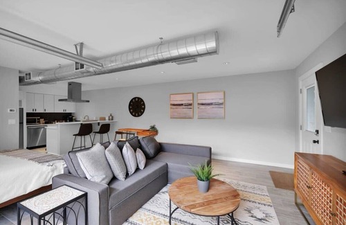 San Marco Apartment | Chic & modern studio in the heart of San Marco!