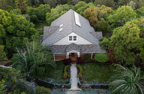 Grass Valley House | Chic Modern Victorian Farmhouse secluded yet 5 min from Downtown Nevada City