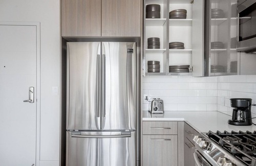 Mountain View Apartment | Chic Mountain View 1BR w/Gym, Pool & A/C, nr Shopping, by Blueground