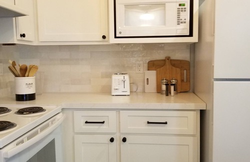 Acampo House | Chic New Home: Enjoy Fresh Air, Premium Wine Trail Location 3bd/2ba