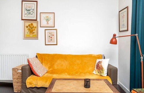 Askew Apartment | Chic One-Bedroom Apartment in London