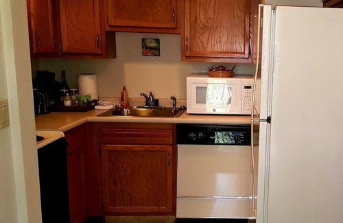 Fredericktown Cabin | Chic One-Bedroom Suite With Jacuzzi Tub for Romantic Getaway near Columbus, Ohio
