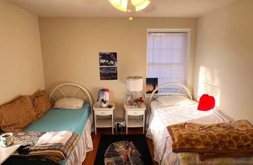 Downtown House | Chic one-room w/AC and WiFi in vibrant East Brunswick, Private bath,free parking