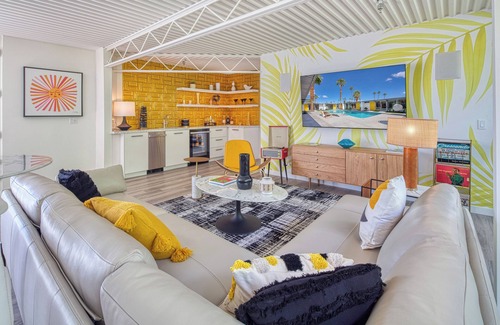 Tahquitz River Estates Hotel | Chic Palm Springs retreat with pool, spa, and mountain views