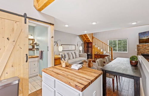 Southside Apartment | Chic, Posh, Bohemian Mountain Loft. Walk to Downtown & NAU!
