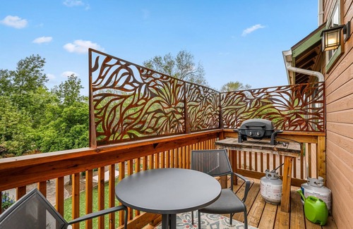 Southside Apartment | Chic, Posh, Bohemian Mountain Loft. Walk to Downtown & NAU!