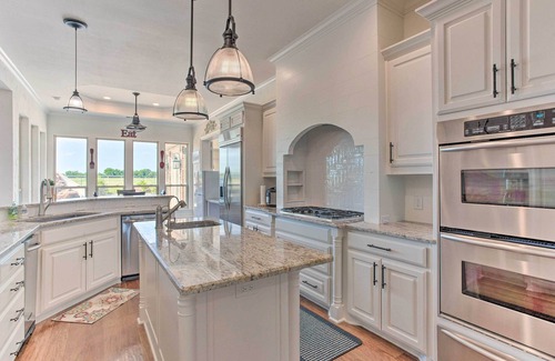 Pilot Point Villa | Chic Ranch Villa < 5 Mi to Lake Ray Roberts!