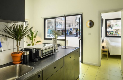 Haifa Apartment | Chic Red Studio w Balcony near Talpiot Market
