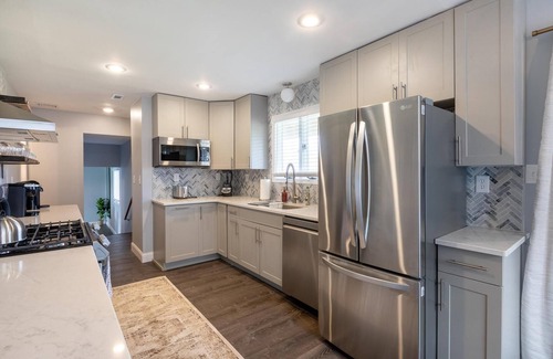 Beverly Hills House | Chic, Renovated, 3BR/3BA Bev Hills Getaway!