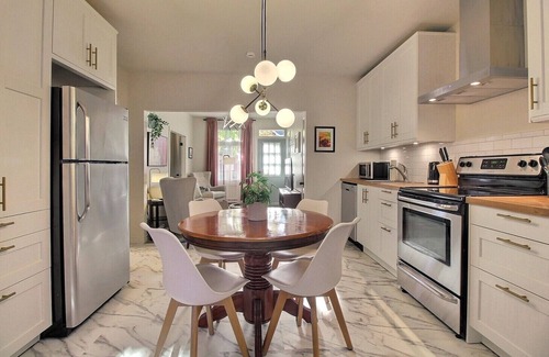 Sainte-Foy-Sillery-Cap-Rouge Apartment | Chic renovated apartment with parking
