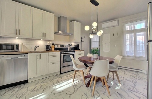 Sainte-Foy-Sillery-Cap-Rouge Apartment | Chic renovated apartment with parking