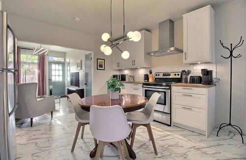 Sainte-Foy-Sillery-Cap-Rouge Apartment | Chic renovated apartment with parking