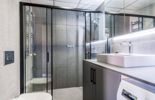 Kucukcekmece Apartment | Chic Residence 10 min to Mall of Istanbul