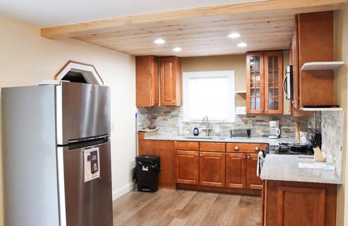 Columbus House | Chic Retreat: Cozy 3-bedroom Oasis with Patio, Minutes from Local Attractions!