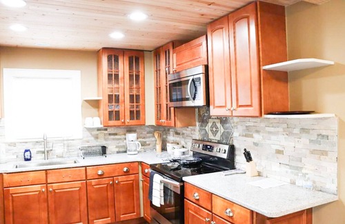 Columbus House | Chic Retreat: Cozy 3-bedroom Oasis with Patio, Minutes from Local Attractions!