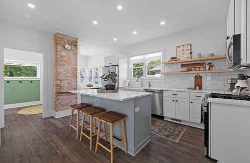 Oconomowoc House | ✨ Chic Retreat with Fire Pit- Near Downtown & Weddings Venues ✨