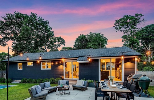 Noyack Cottage | Chic Sag Harbor Beach Bungalow w/Pool Walk to Beach