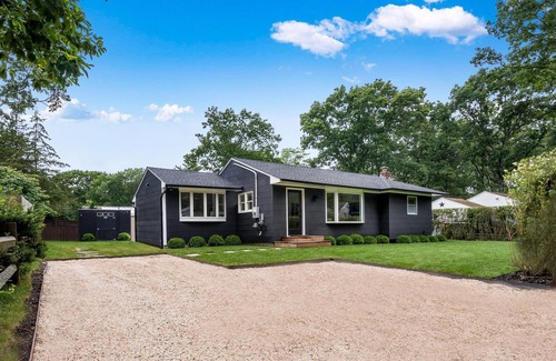 Noyack Cottage | Chic Sag Harbor Beach Bungalow w/Pool Walk to Beach