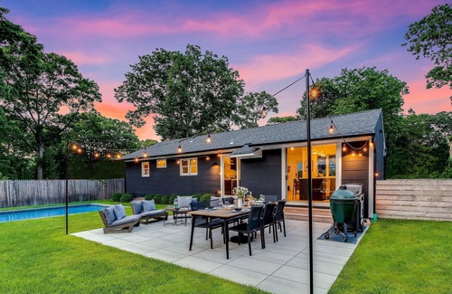 Noyack Cottage | Chic Sag Harbor Beach Bungalow w/Pool Walk to Beach