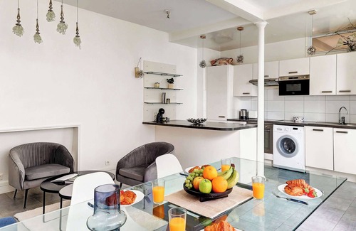 6th Arrondissement Apartment | Chic Saint-Germain 1BR Apartment for 4 Guests