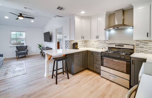 Northwest Los Angeles Heights Cottage | Chic San Antonio Cottage: 5 Miles to Downtown