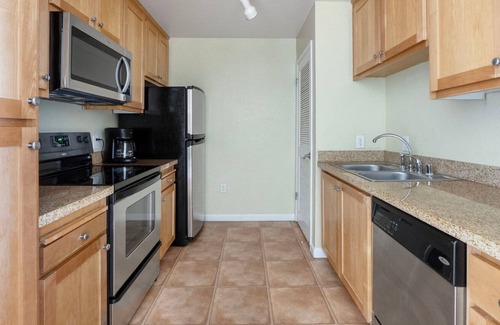 San Bruno Apartment | Chic San Bruno 1BR w/ Pool, Spa & Theater, nr BART, by Blueground