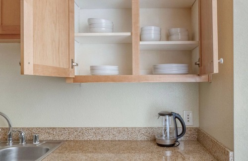 San Bruno Apartment | Chic San Bruno 1BR w/ Pool, Spa & Theater, nr BART, by Blueground