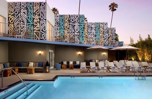 Downtown Hotel | Chic Santa Monica Retreat Perfect for Beach Getaways - Poolside Fun!