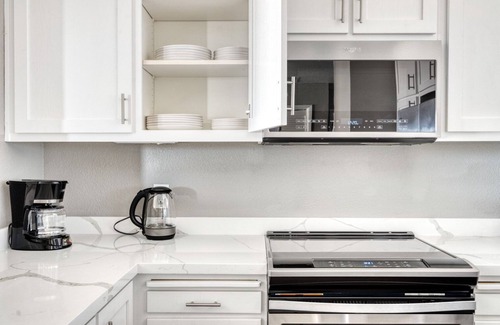 San Jose Apartment | Chic Santana Row 2BR w/Pool & Garage, 10 mins to Google, by Blueground