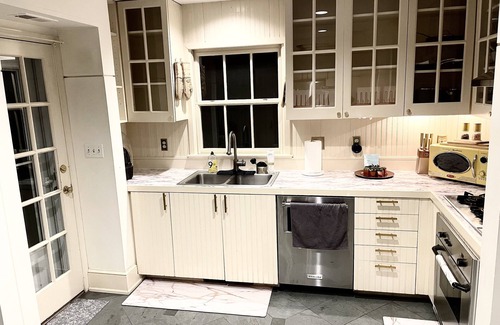 Georgetown House | Chic Serene Historic Home by Georgetown Waterfront - 1.3 miles to White House