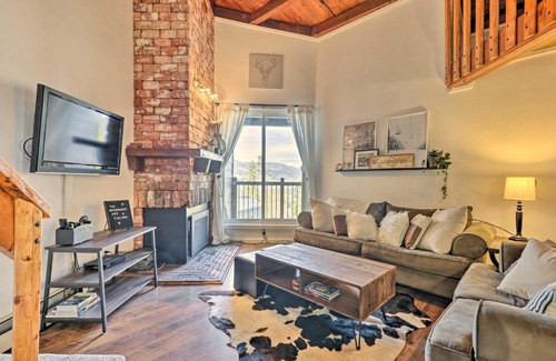 Wildernest Apartment | Chic Silverthorne Condo with Community Hot Tub!