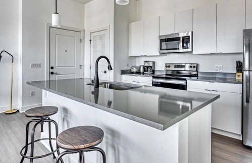 West Colfax Apartment | Chic Sloan's Lake 2BR w/ Gym, W/D & Roof Deck, near Park, by Blueground