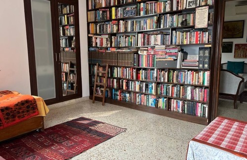 East of Kailash Apartment | Chic South Delhi 3-bed penthouse apartment with pvt terrace - 5 mins from Metro