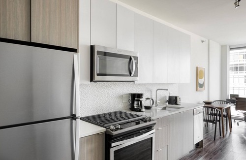 South Loop Apartment | Chic South Loop Jr 1BR w/Lounge, Pool & Gym nr Grant Park, by Blueground