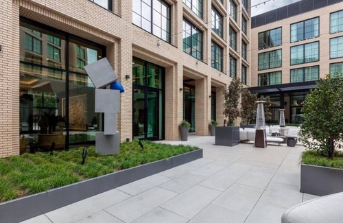 Fort Worth Cultural District Hotel | Chic Space w/Balcony Near Major Fort Worth Attractions