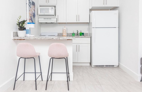 Middle River Terrace House | Chic & Spacious Modern Studio with a Private Patio near Wilton Manors