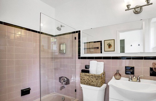 Middle River Terrace House | Chic & Spacious Modern Studio with a Private Patio near Wilton Manors