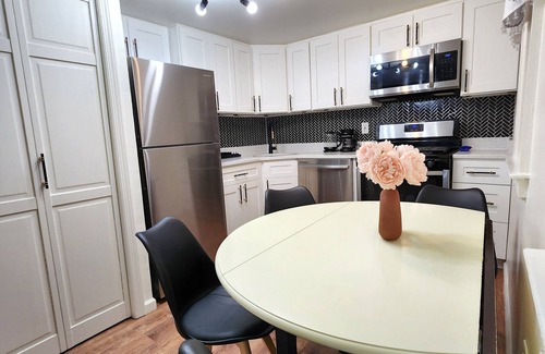 West Orange Apartment | Chic, Spacious Pet Friendly Apt Near Attractions/Food/EWR/NYC