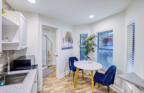 SoHo House | Chic & Spacious SoHo Retreat Near Downtown & UT