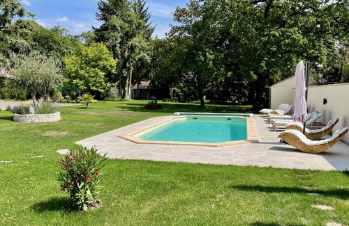 Cravent Villa | Chic stone farmhouse with heated pool & steam room