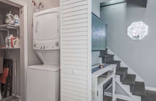 Amityville Apartment | Chic Studio Apartment, with WiFi in welcoming Amityville