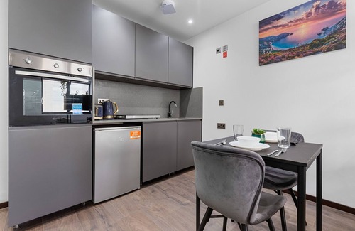 Golders Green Apartment | Chic Studio in Golders Green Near Tube Station
