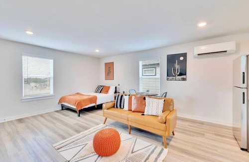 Kyle Apartment | Chic Studio Near TXST University