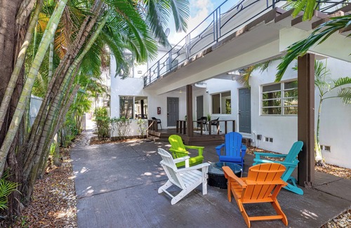 Colee Hammock Apartment | Chic Studio with WiFi and AC in awesome Fort Lauderdale Beach