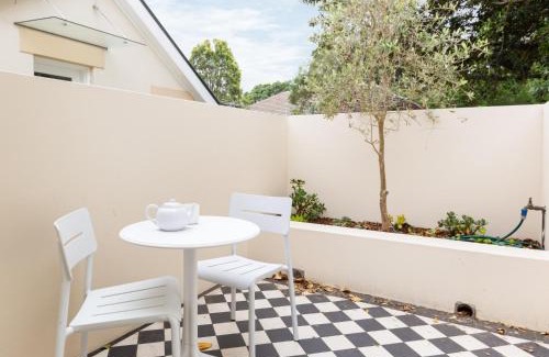 Lewisham Apartment | Chic Studio With Patio 20 min From CBD