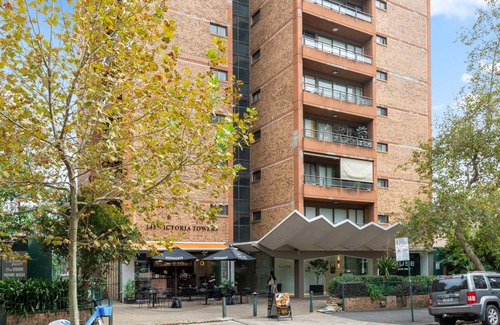 Potts Point Apartment | Chic Studio with Pool Overlooking the City