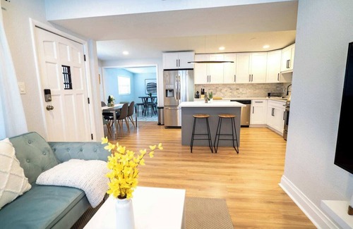 Carver City - Lincoln Gardens House | Chic & Stylish Central location